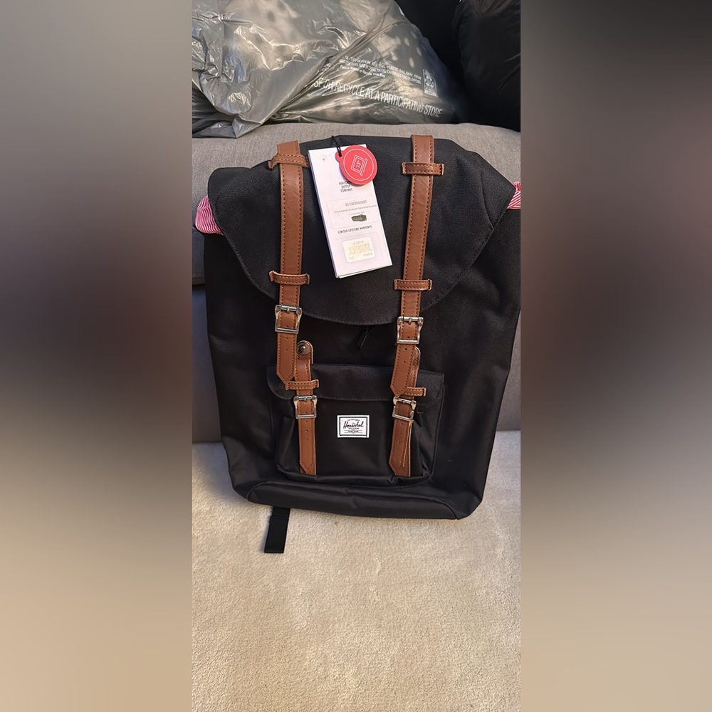 Brand New Herschel Supply Backpack in Black - NWT
